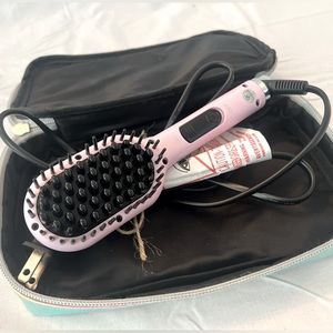 Travel size smoothing brush with case